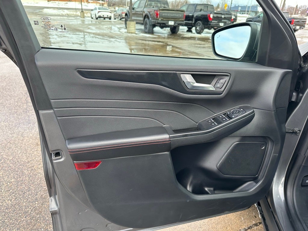 2025 Ford Escape ST-Line Select